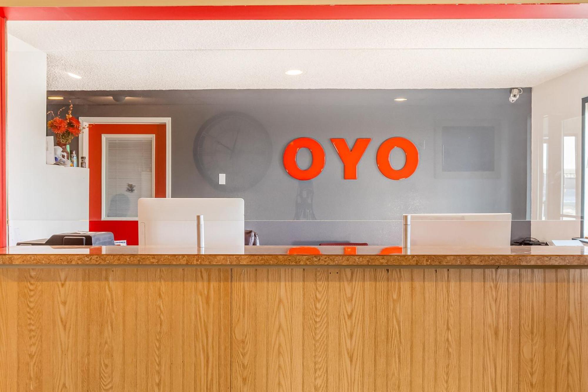 Oyo Hotel Shelby Mt Hwy 2 & I-15 Eksteriør billede