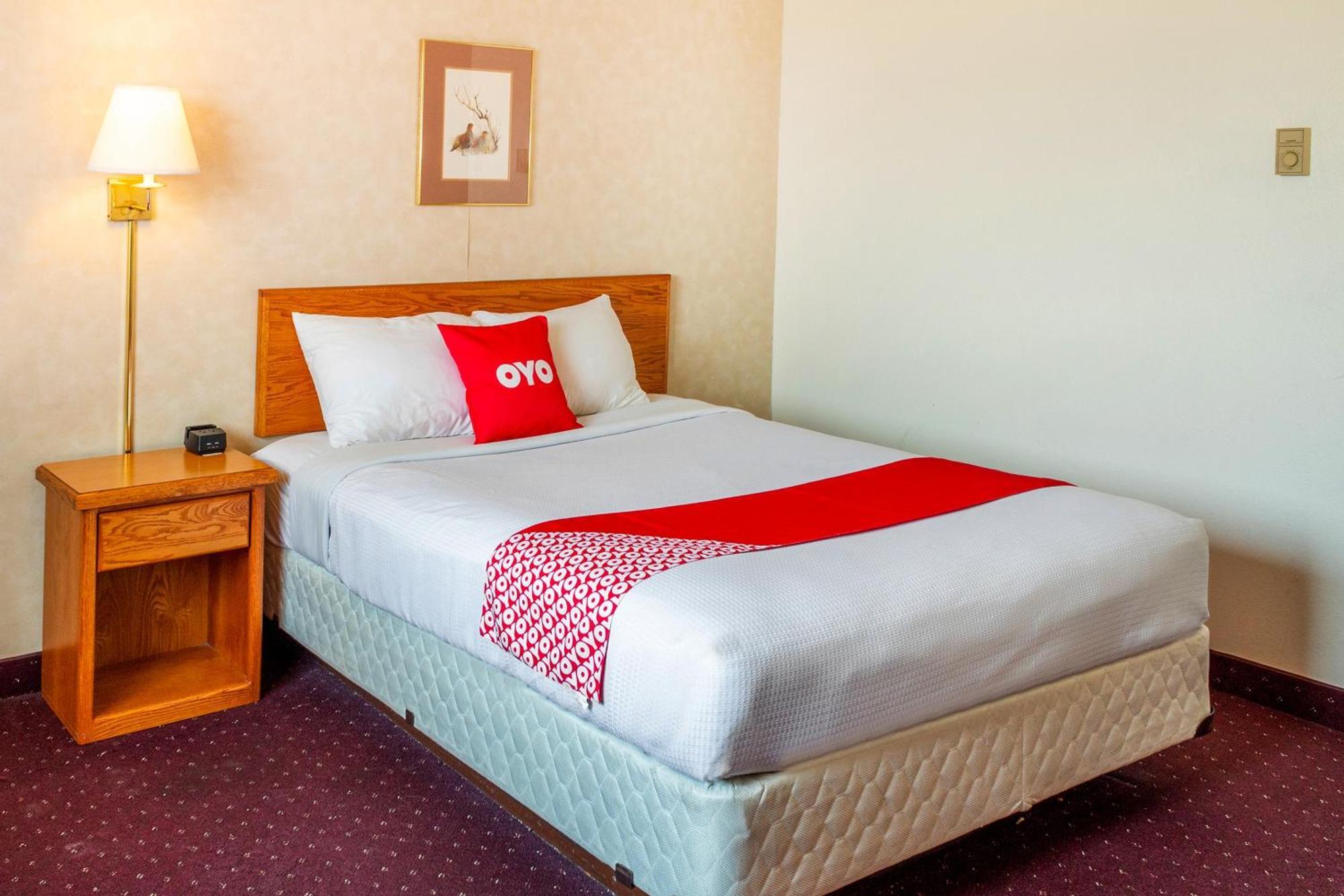 Oyo Hotel Shelby Mt Hwy 2 & I-15 Eksteriør billede