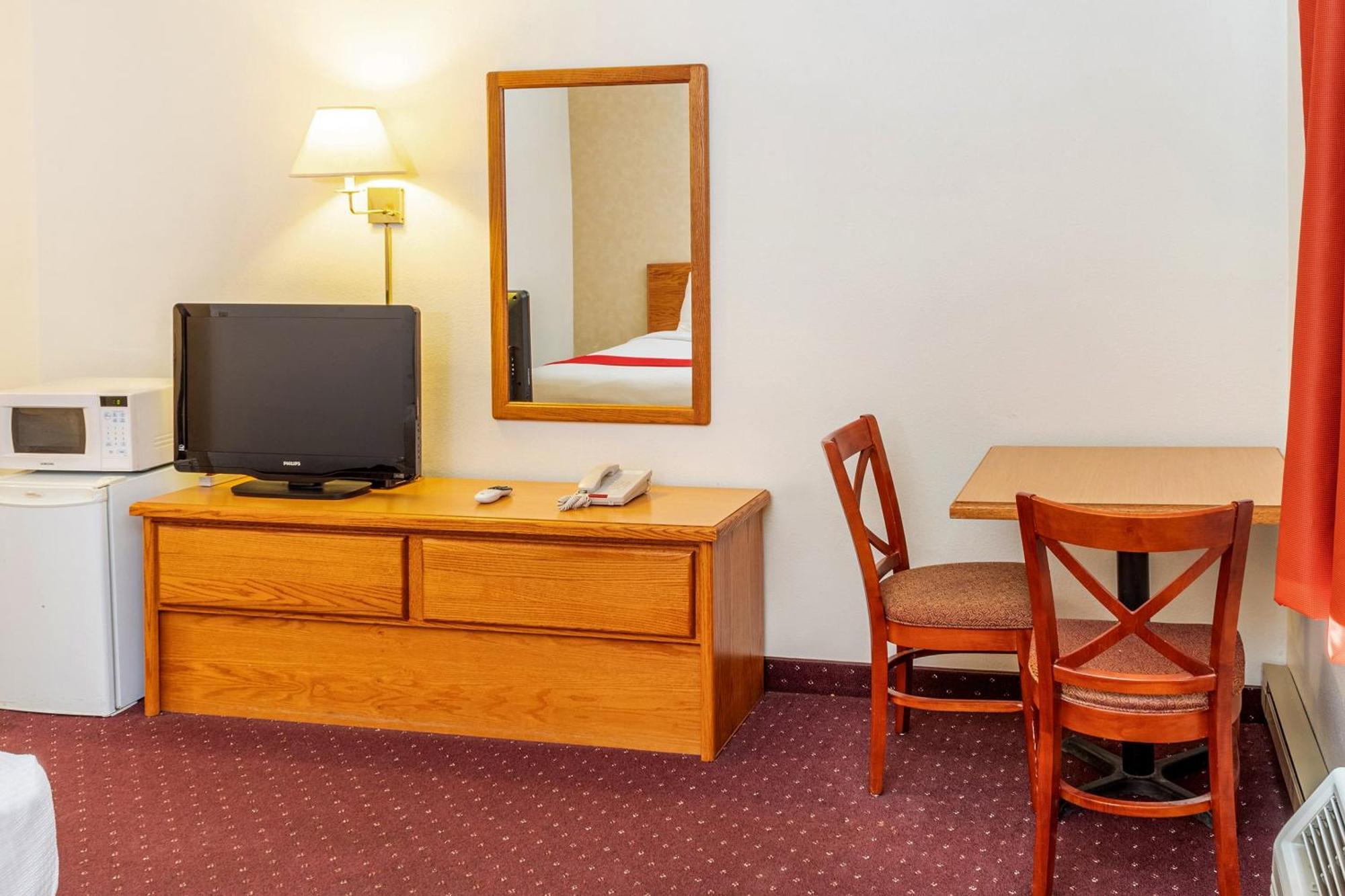 Oyo Hotel Shelby Mt Hwy 2 & I-15 Eksteriør billede