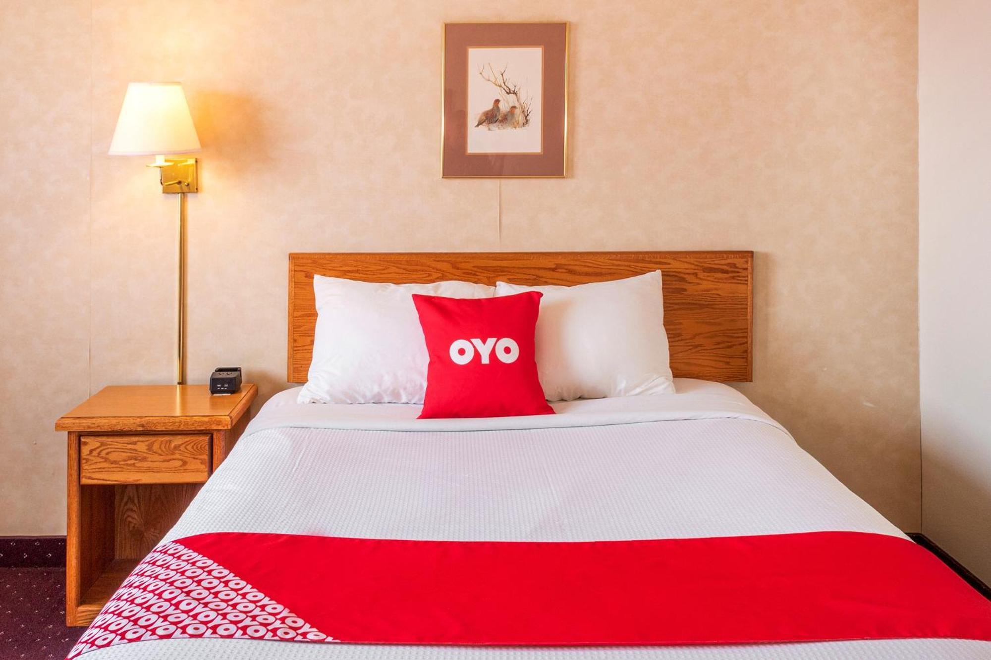 Oyo Hotel Shelby Mt Hwy 2 & I-15 Eksteriør billede