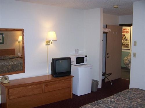 Oyo Hotel Shelby Mt Hwy 2 & I-15 Eksteriør billede